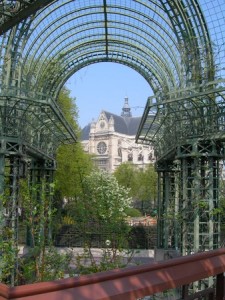 Saint Eustache vue du jardin des Halles 